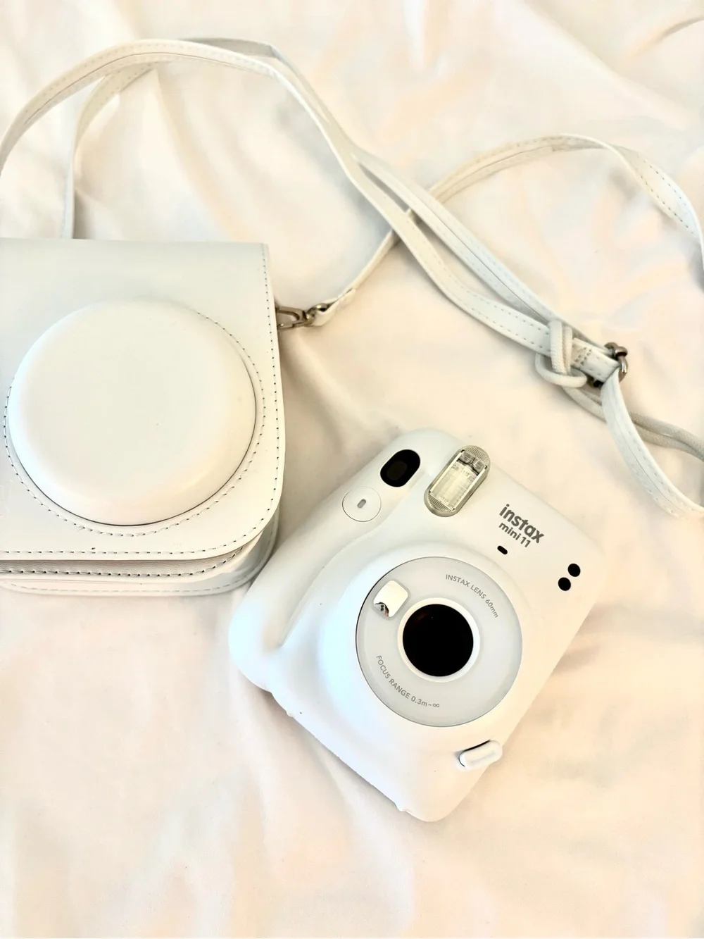 Fujifilm Instax Mini 11 Instant Camera in White with Matching Case